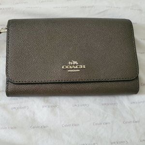 COACH Crossgrain Leather Foldover Wristlet Wallet